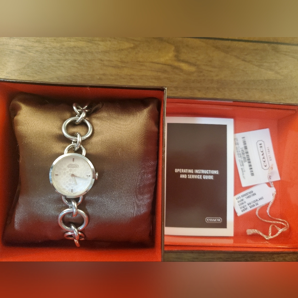 COACH BRACELET WATCH PERFECT WORKING CONDITION!